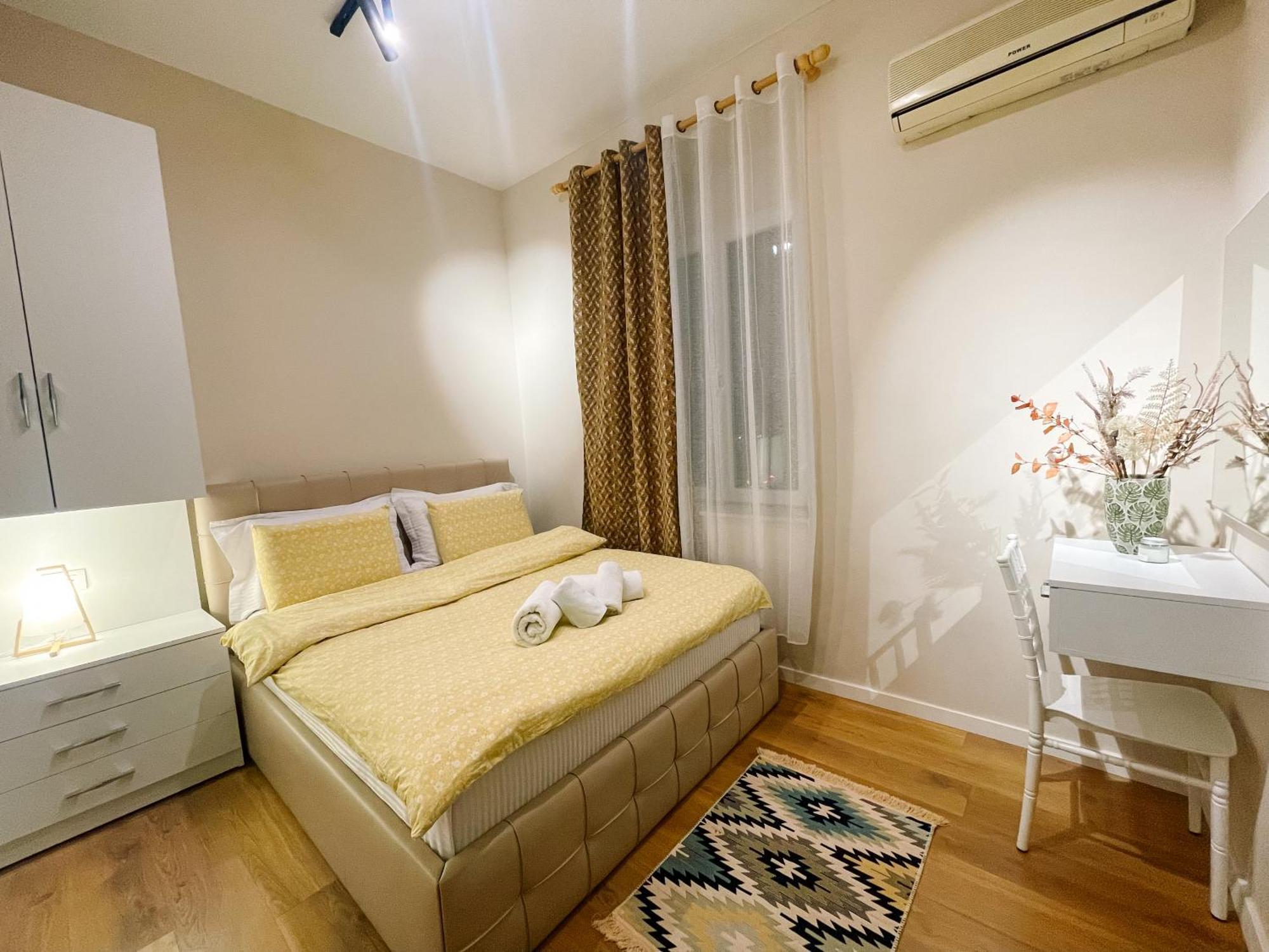 Aj - Hidden Gem In Front Of Taiwan Center Apartment Tirana