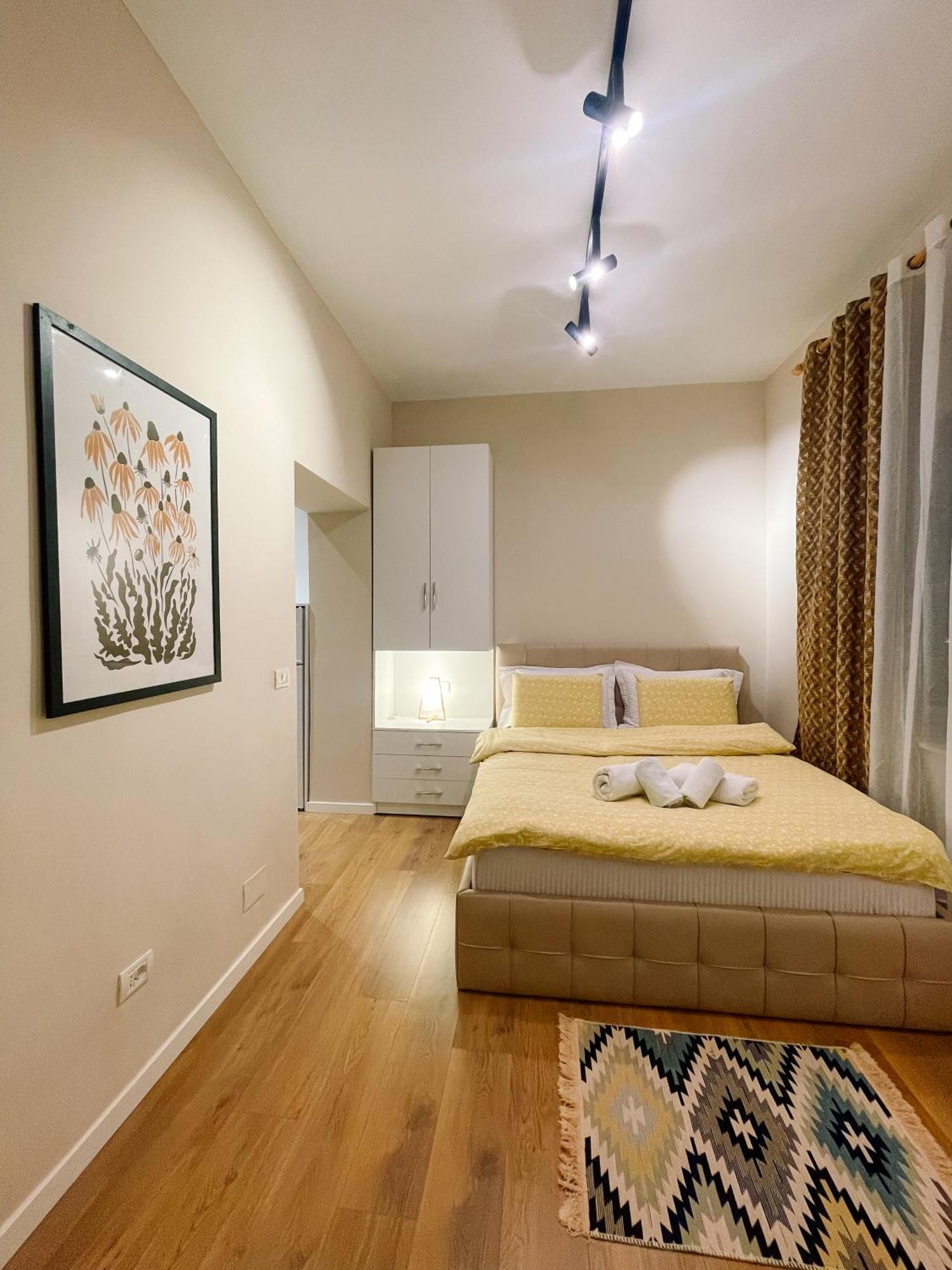 Aj - Hidden Gem In Front Of Taiwan Center Apartment Tirana